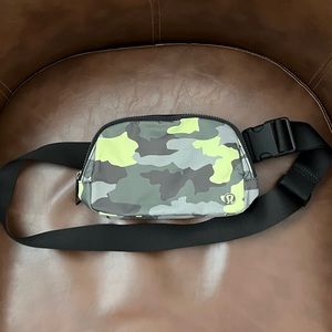 Lululemon Everywhere Belt Bag